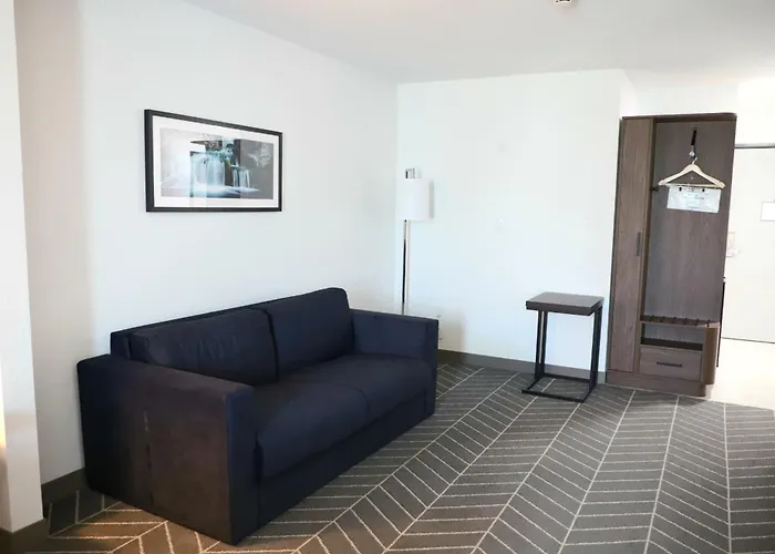 La Quinta Inn & Suites By Wyndham Auburn - University Area